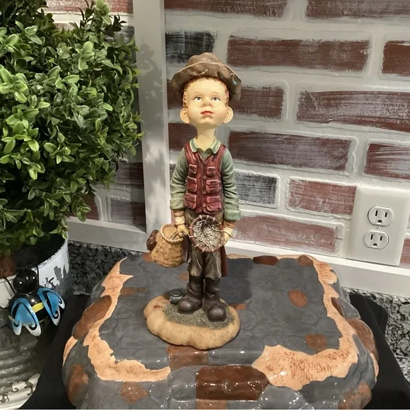 🟢 Vintage “Boy Gone Fishing” Awesome Statue Great Decor piece - Nicely Detailed - Picture 2 of 13